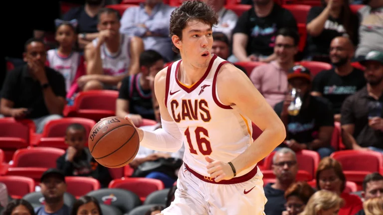 cedi-osman-dribble-1025