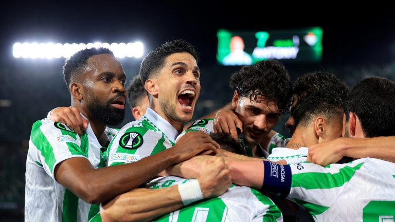 real-betis-celebrate-antonys-stunner-against-fiorentina_1kwdu5kbk30o71vhe70qwpotp4