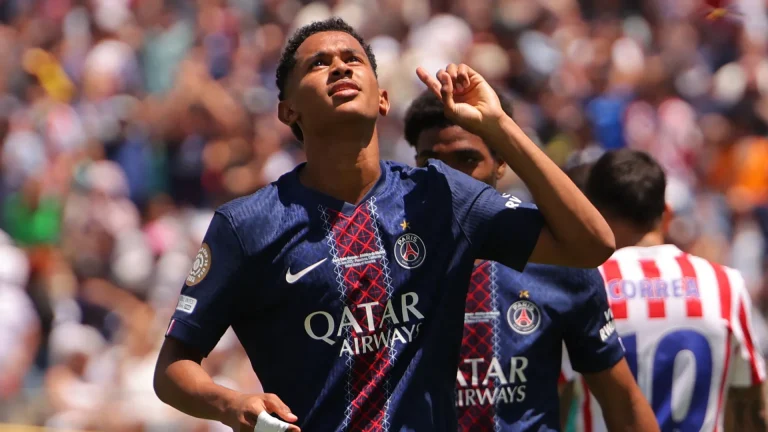 2025-06-15T205747Z_668309671_UP1EL6F1M8AM1_RTRMADP_3_SOCCER-CLUB-PSG-ATM-1750021182