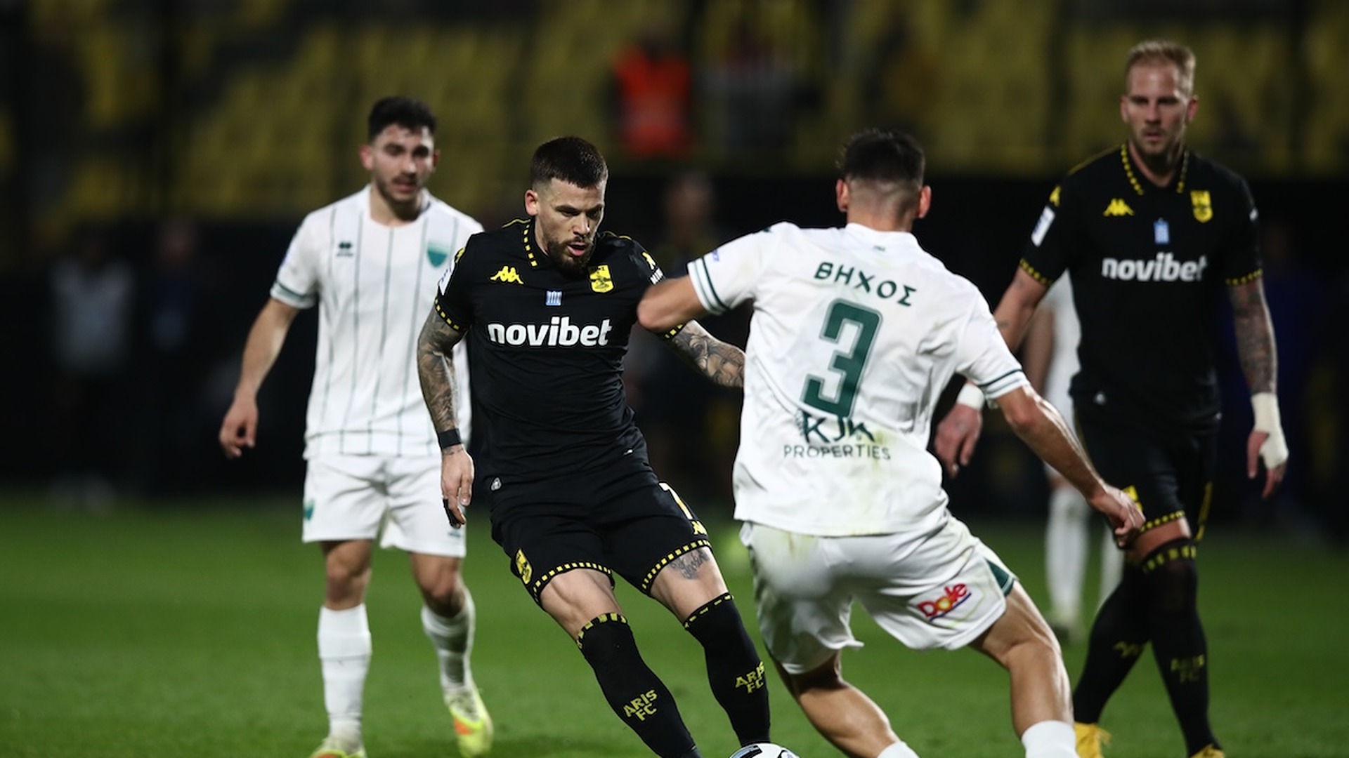 aris_levadeiakos_super_league_podosfairo (1)