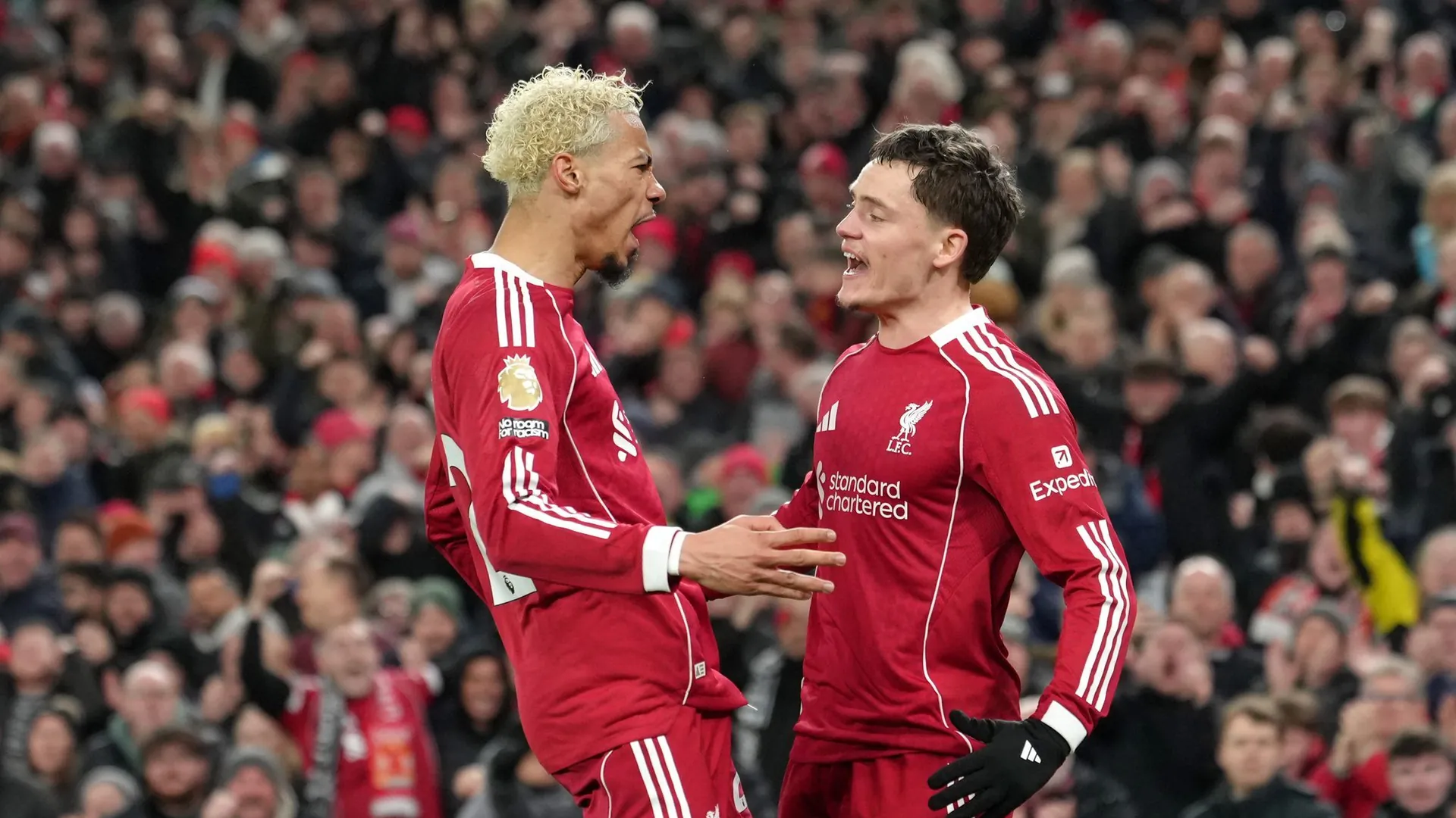 liverpools-hugo-ekitike-l-und-florian-wirtz-feiern-den-sieg-gegen-newcastle-united